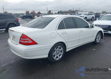 2005 Mercedes-Benz C 240 Luxury from USA, damaged, VIN WDBRF61J85F576261